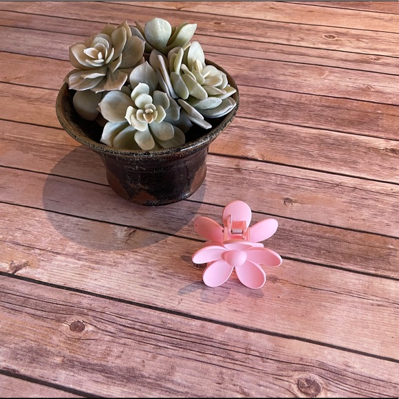 SEPT Donation | Jumbo Pink Daisy Hair Clips Set of 2 - Picture 4 of 8